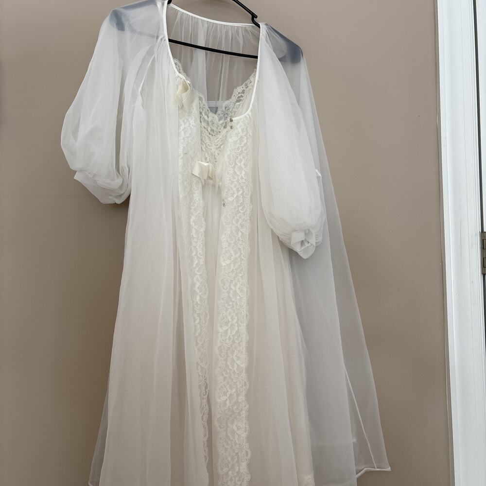Vintage Shadowline Maxi Ivory Nylon Full Sweep Peignoir Set Medium